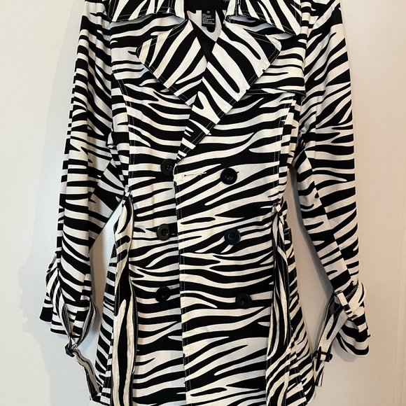 Women’s “Outerwear By Lisa” size medium jacket - Picture 3 of 5